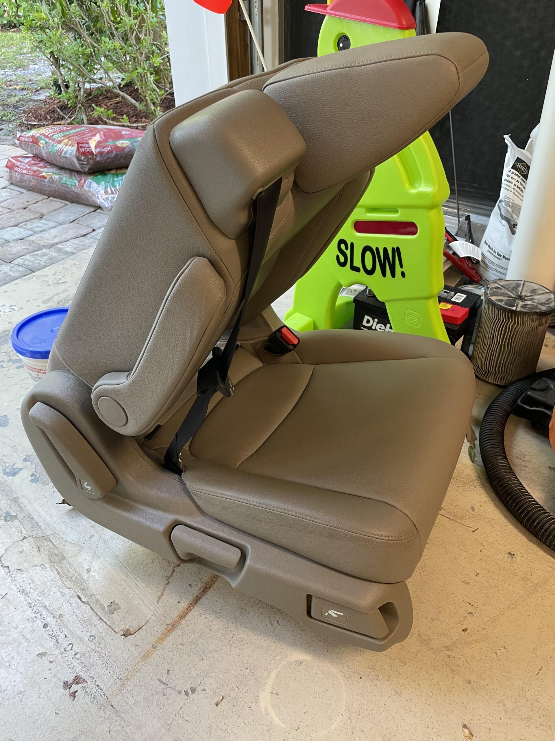 How to Fold Honda Odyssey Middle Seat